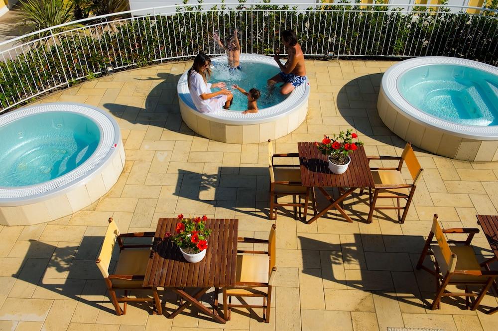 Hotel Milano Helvetia Riccione Eksteriør bilde