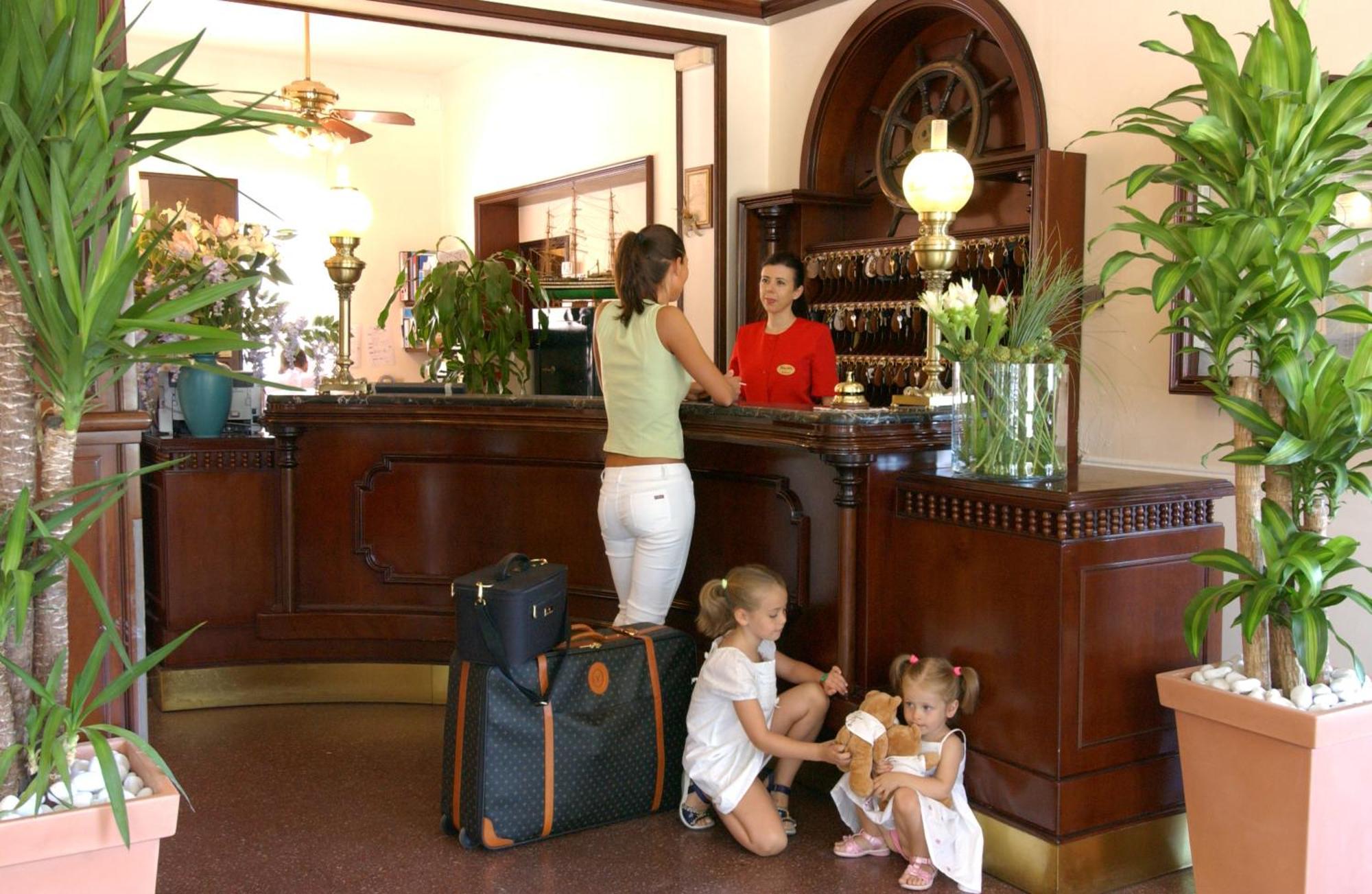 Hotel Milano Helvetia Riccione Eksteriør bilde