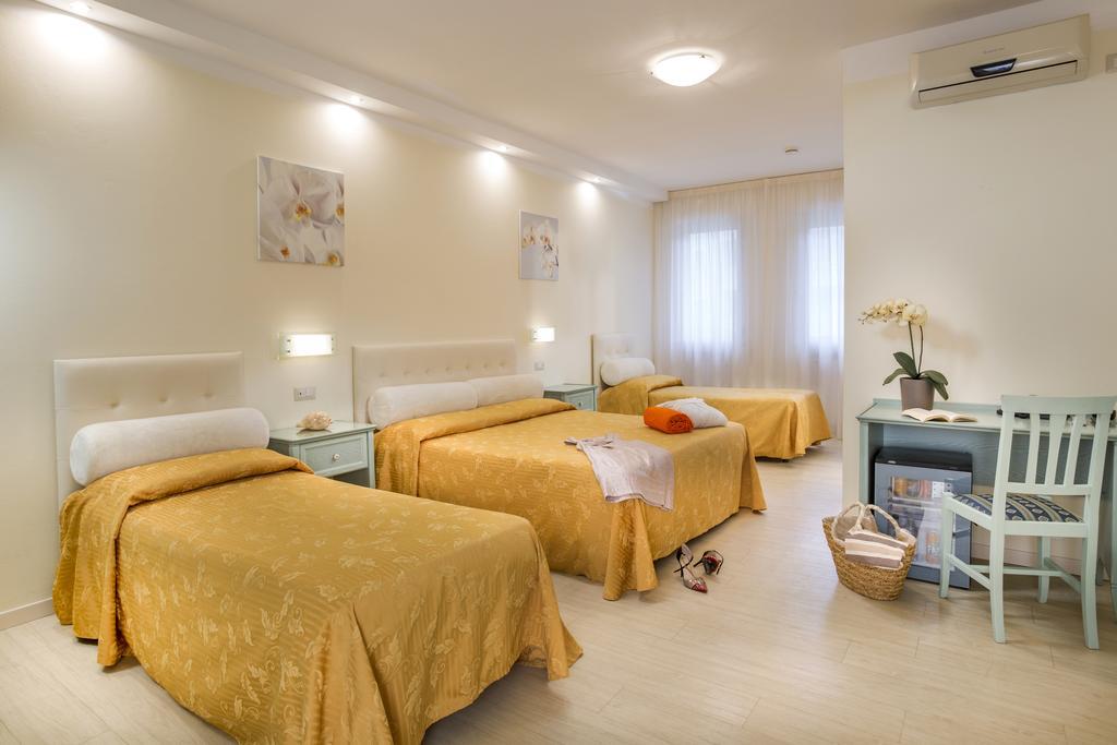 Hotel Milano Helvetia Riccione Eksteriør bilde