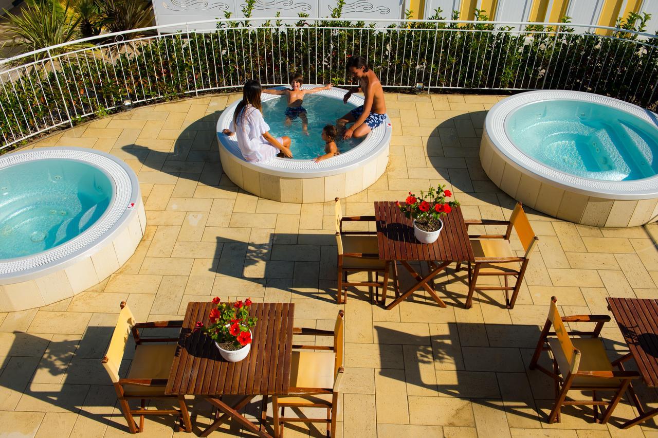 Hotel Milano Helvetia Riccione Eksteriør bilde