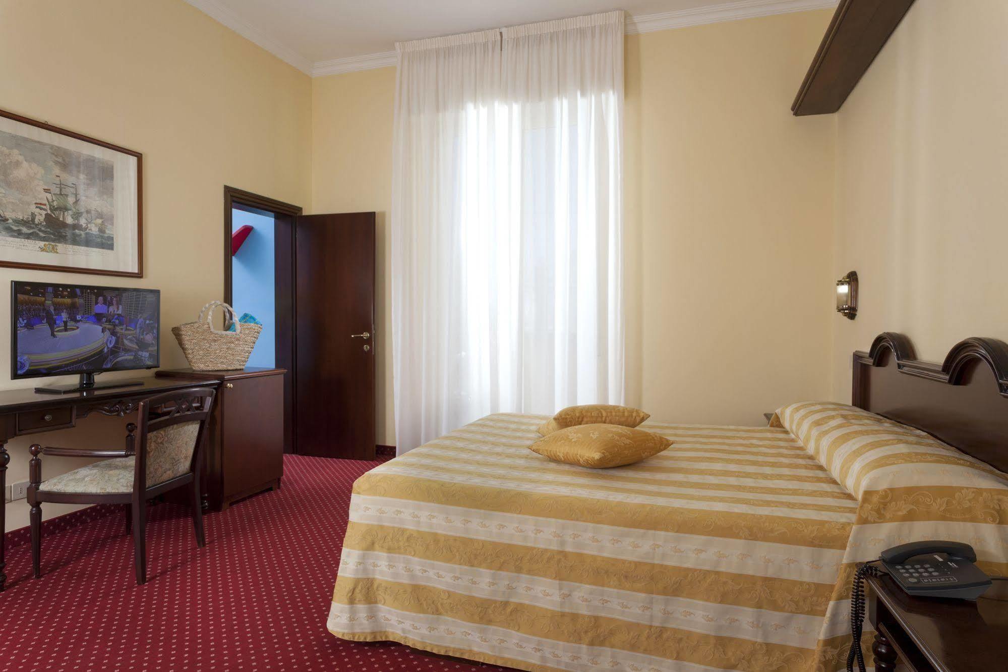 Hotel Milano Helvetia Riccione Eksteriør bilde