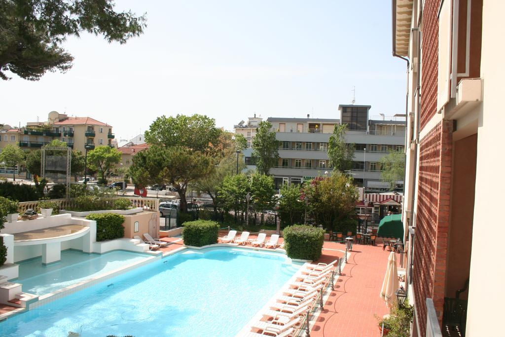 Hotel Milano Helvetia Riccione Eksteriør bilde