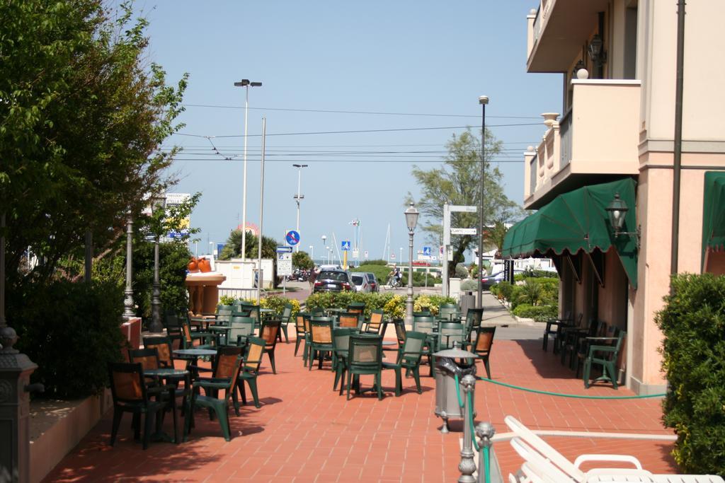 Hotel Milano Helvetia Riccione Eksteriør bilde