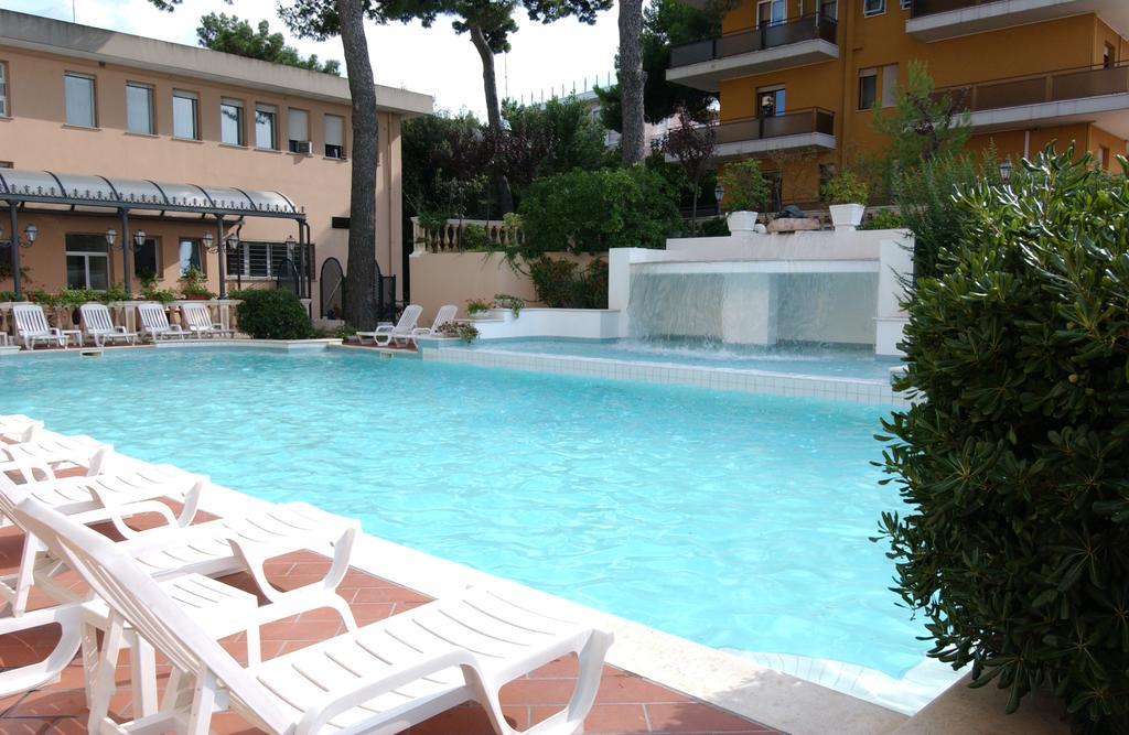 Hotel Milano Helvetia Riccione Eksteriør bilde